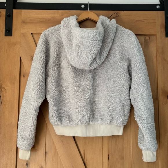 LULULEMON Cropped Hooded Sherpa Jacket Gray Size 10 Athleisure - Picture 2 of 5